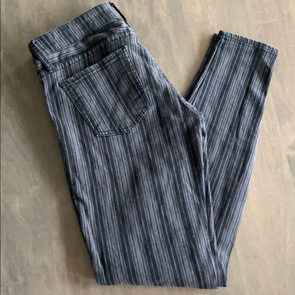 Sexy Woman’s KUT from the Kloth Jeans!🖤